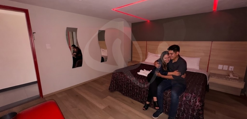 Habitación íntima con iluminación ambiental